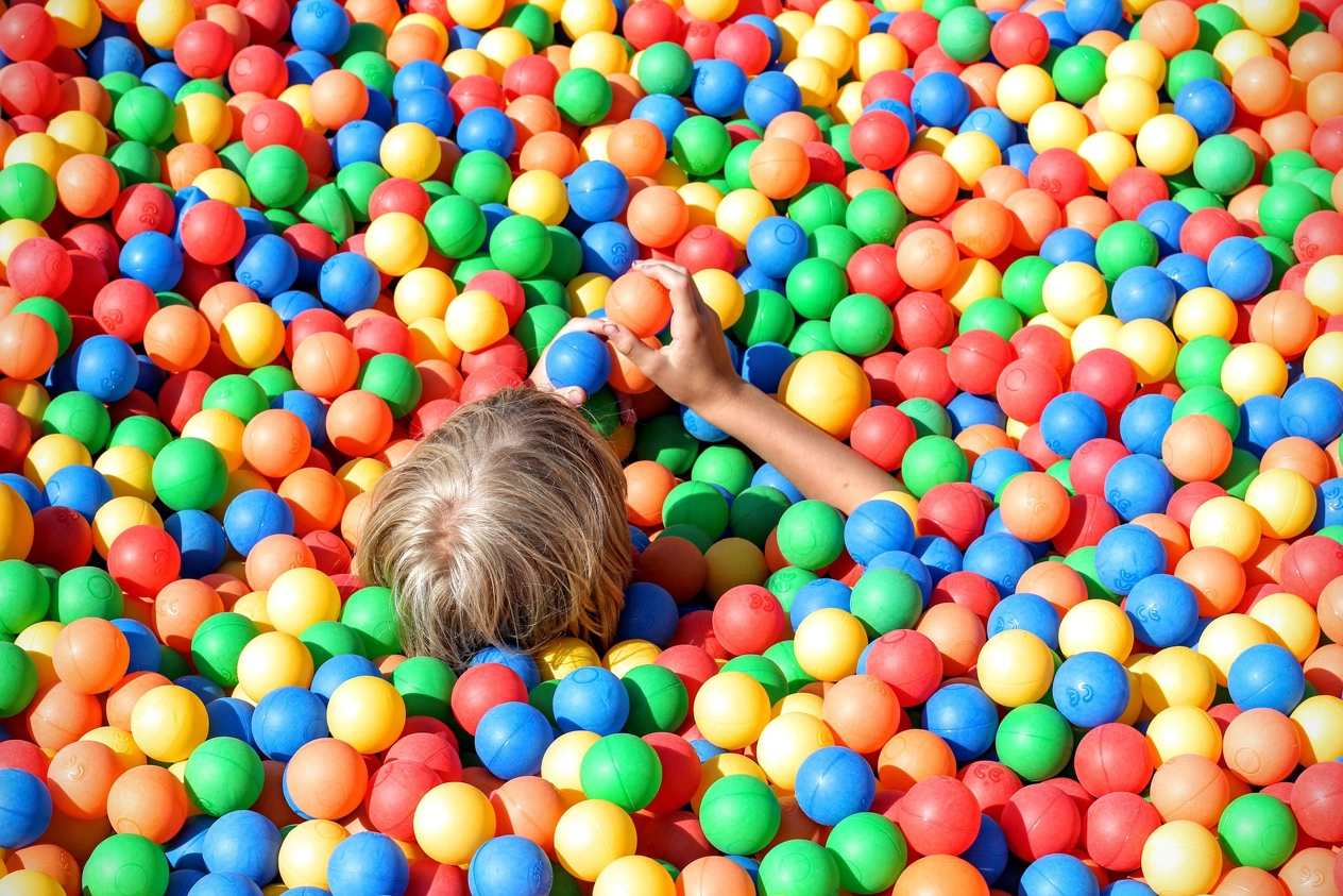 ball-pit-1661374_1920
